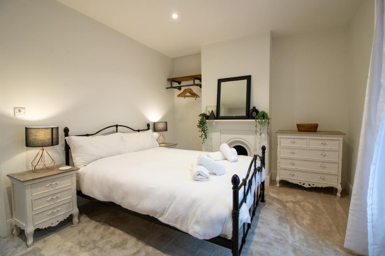 Stylish And Modern Town Centre End-Of Terrace Home Newton Abbot Eksteriør bilde