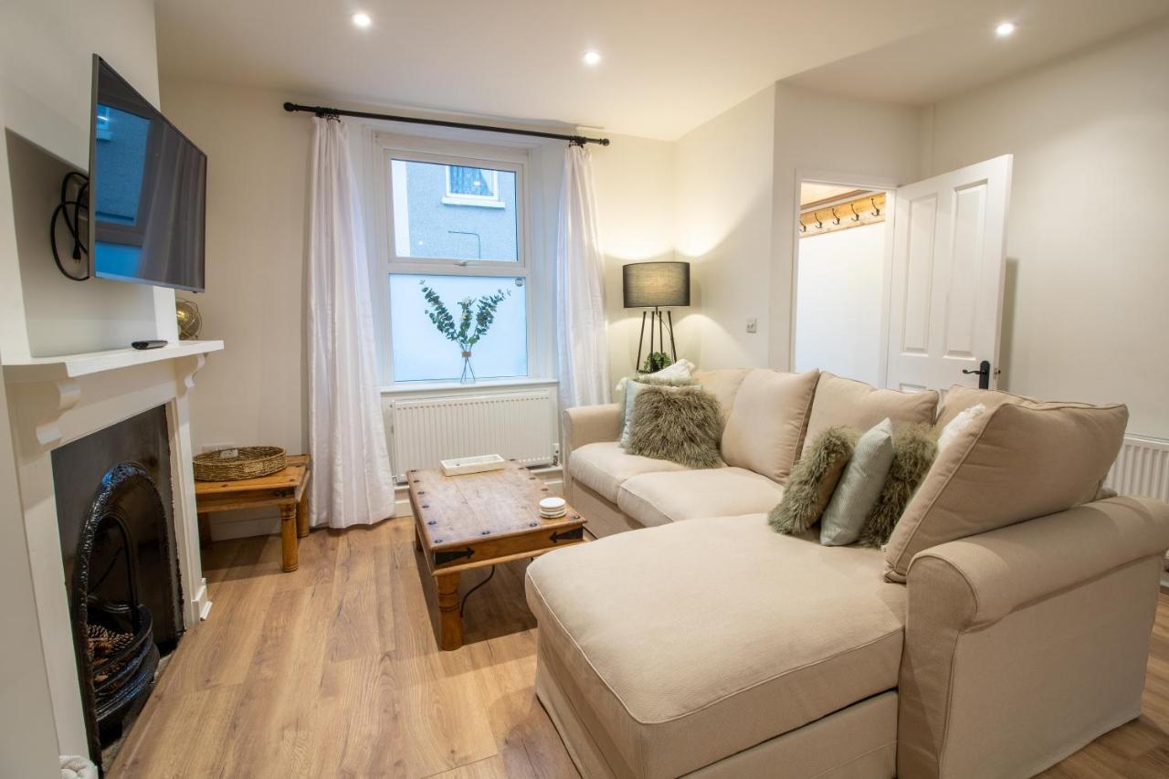 Stylish And Modern Town Centre End-Of Terrace Home Newton Abbot Eksteriør bilde