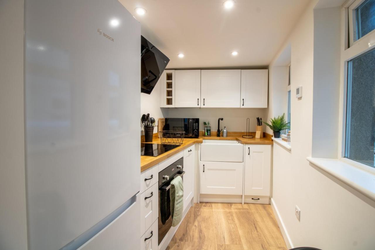 Stylish And Modern Town Centre End-Of Terrace Home Newton Abbot Eksteriør bilde
