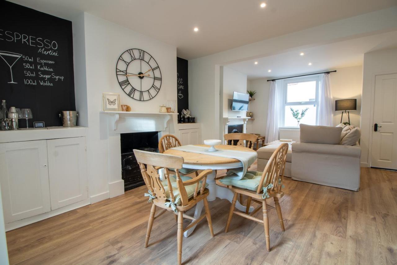 Stylish And Modern Town Centre End-Of Terrace Home Newton Abbot Eksteriør bilde