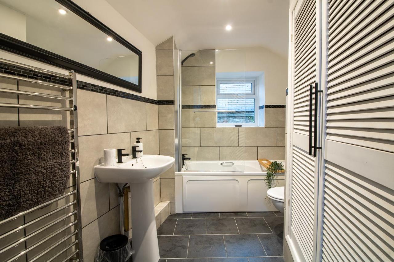 Stylish And Modern Town Centre End-Of Terrace Home Newton Abbot Eksteriør bilde